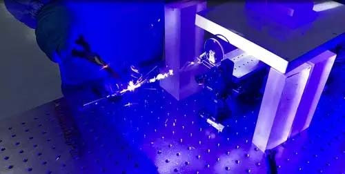 藍光激光器產業(yè)化應用：革新高反材料加工領域，新能源電池、3C優(yōu)勢突出